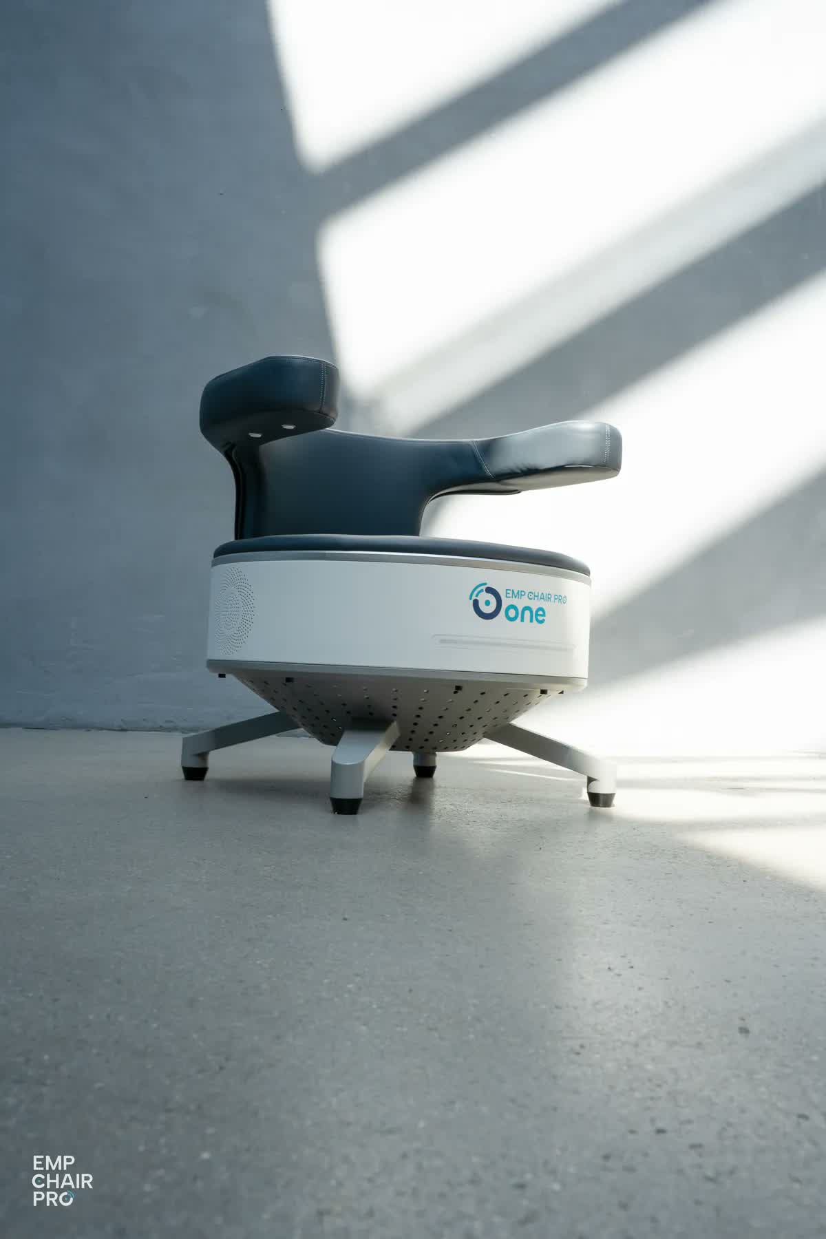 Der EMP Chair Pro im Sonnenlicht